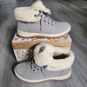 UGG Lakesider Mid Lace-up Waterproof Sneaker/Boot